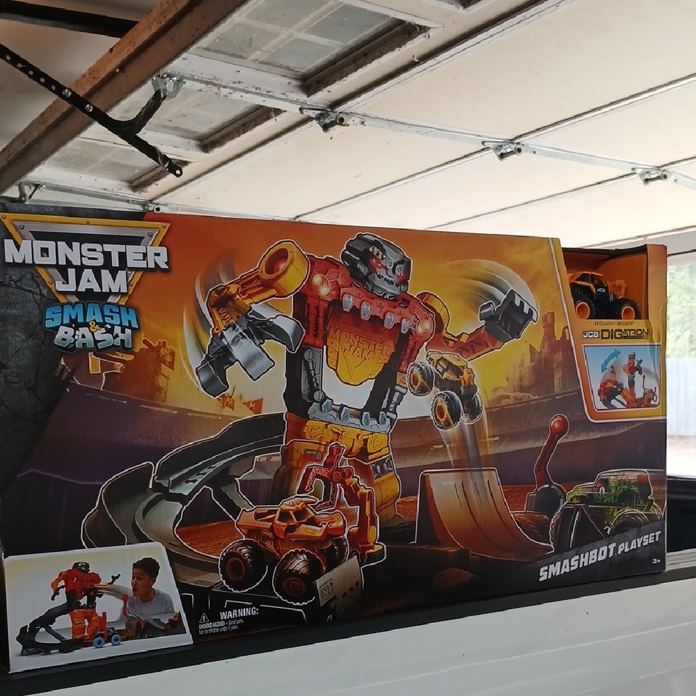 Monster Jam Smash And Bash Smashbot Playset